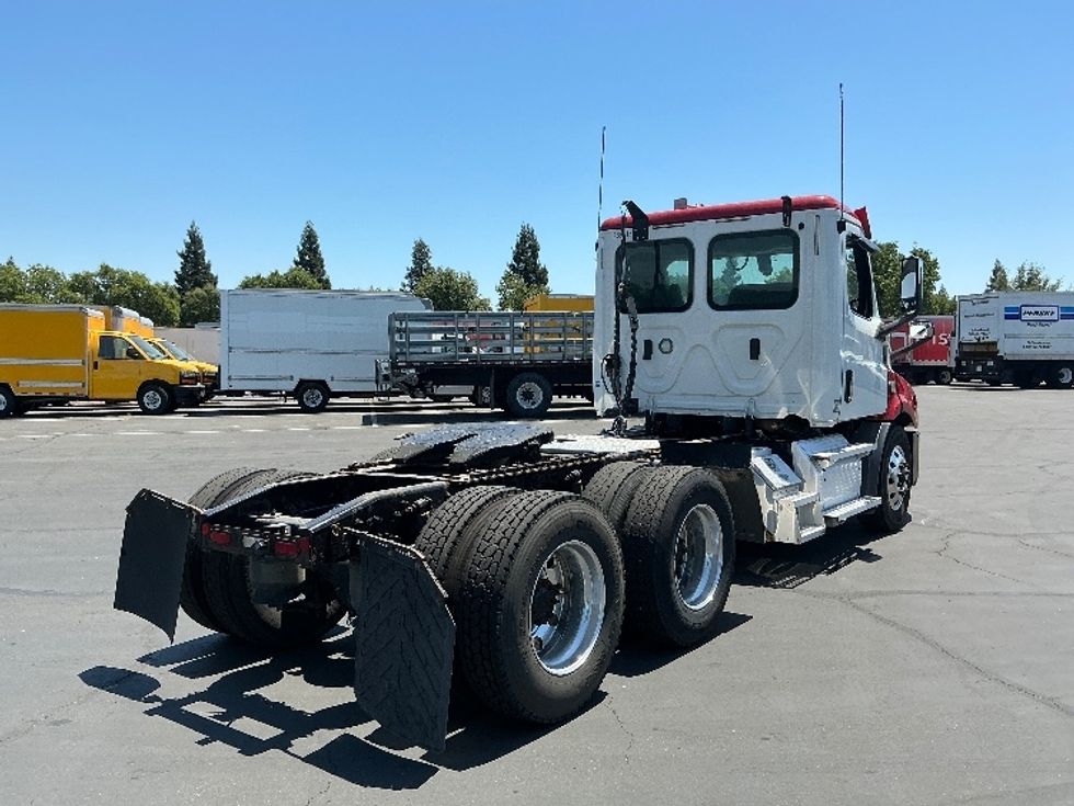 Day Cab Tractor-Heavy Duty Tractors-Freightliner-2019-T11664ST-Sacramento-CA-489,880\n\t\tmiles-$ 36,250 - Image 7