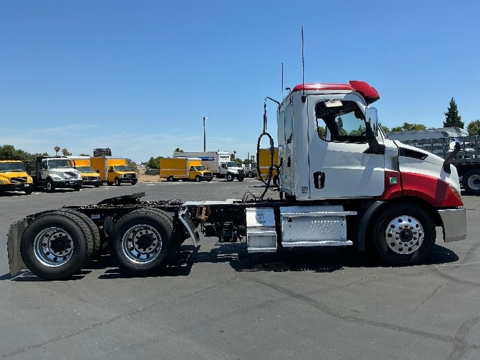 Day Cab Tractor-Heavy Duty Tractors-Freightliner-2019-T11664ST-Sacramento-CA-489,880\n\t\tmiles-$ 36,250 - Image 8