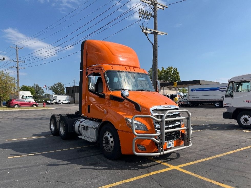 Day Cab Tractor-Heavy Duty Tractors-Freightliner-2019-T11664ST-Saginaw-MI-261,479\n\t\tmiles-$ 61,250 - Image 1