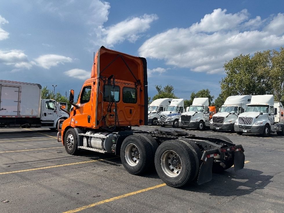 Day Cab Tractor-Heavy Duty Tractors-Freightliner-2019-T11664ST-Saginaw-MI-261,479\n\t\tmiles-$ 61,250 - Image 5