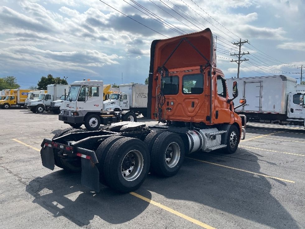 Day Cab Tractor-Heavy Duty Tractors-Freightliner-2019-T11664ST-Saginaw-MI-261,479\n\t\tmiles-$ 61,250 - Image 7