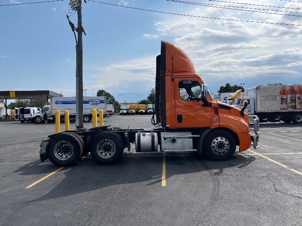 Day Cab Tractor-Heavy Duty Tractors-Freightliner-2019-T11664ST-Saginaw-MI-261,479\n\t\tmiles-$ 61,250 - Image 8