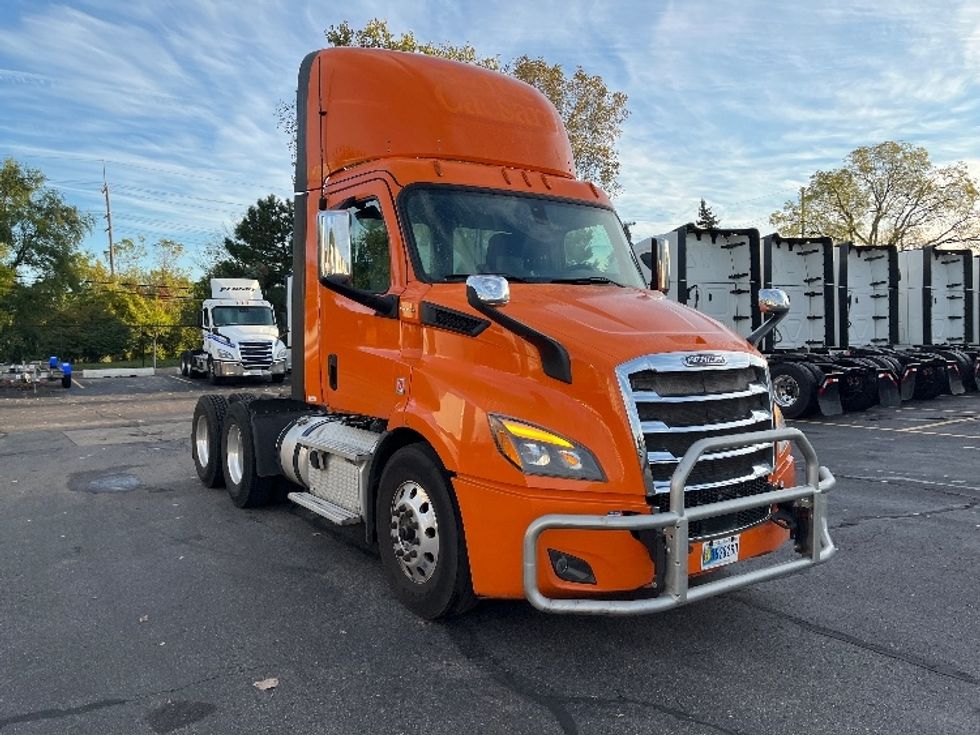 2019 Freightliner T11664ST Day Cab Tractor