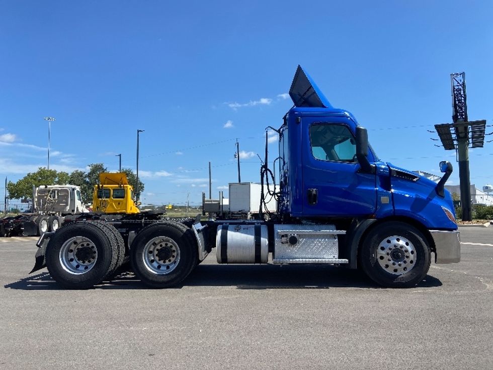Day Cab Tractor-Heavy Duty Tractors-Freightliner-2019-T11664ST-San Antonio-TX-220,255\n\t\tmiles-$ 57,750 - Image 8