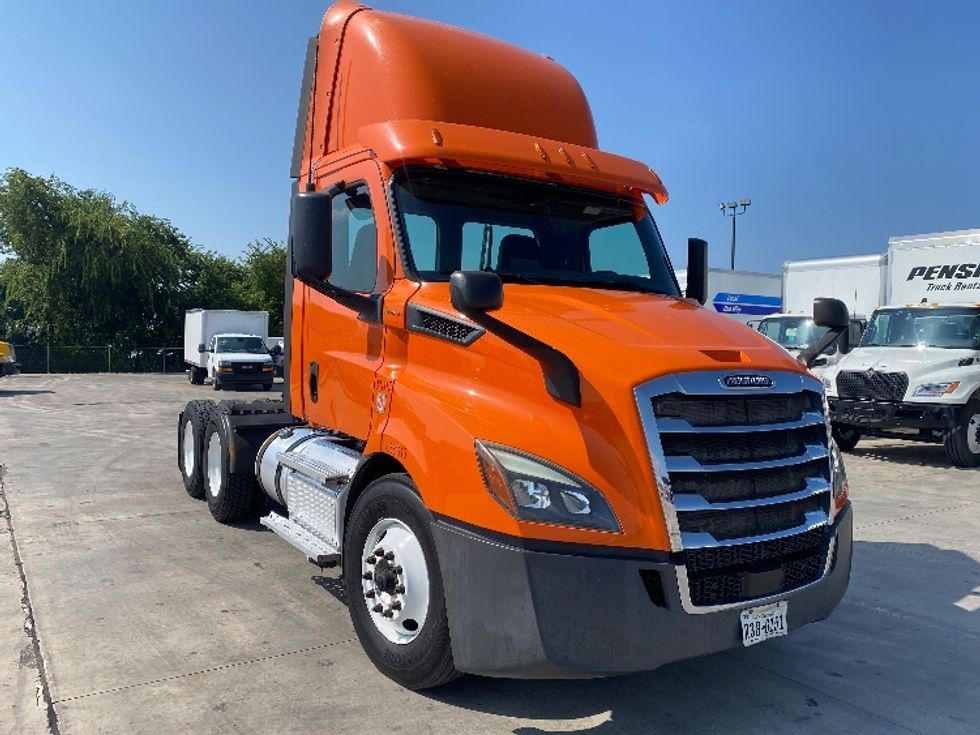 Day Cab Tractor-Heavy Duty Tractors-Freightliner-2019-T11664ST-San Antonio-TX-246,679\n\t\tmiles-$ 51,500 - Image 1