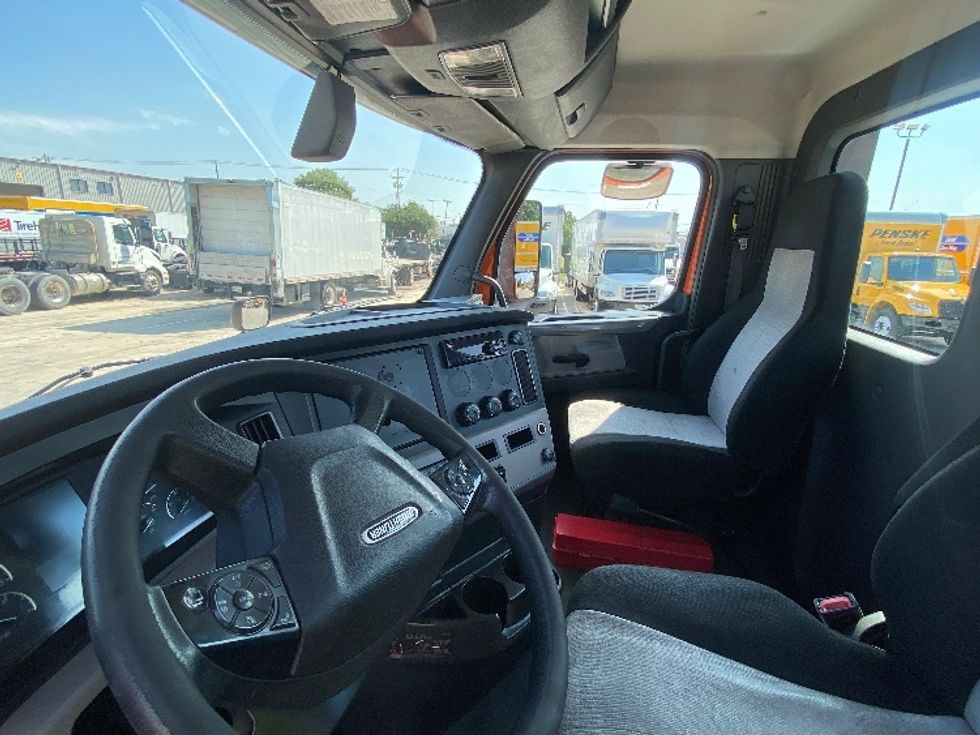 Day Cab Tractor-Heavy Duty Tractors-Freightliner-2019-T11664ST-San Antonio-TX-246,679\n\t\tmiles-$ 51,500 - Image 10