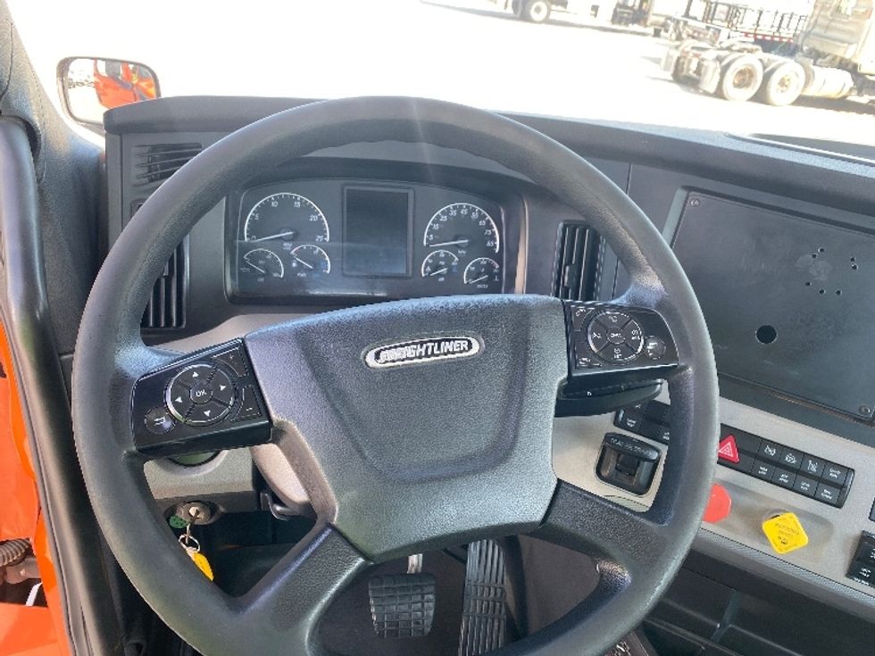 Day Cab Tractor-Heavy Duty Tractors-Freightliner-2019-T11664ST-San Antonio-TX-246,679\n\t\tmiles-$ 51,500 - Image 11