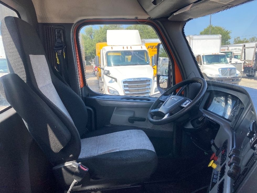 Day Cab Tractor-Heavy Duty Tractors-Freightliner-2019-T11664ST-San Antonio-TX-246,679\n\t\tmiles-$ 51,500 - Image 14