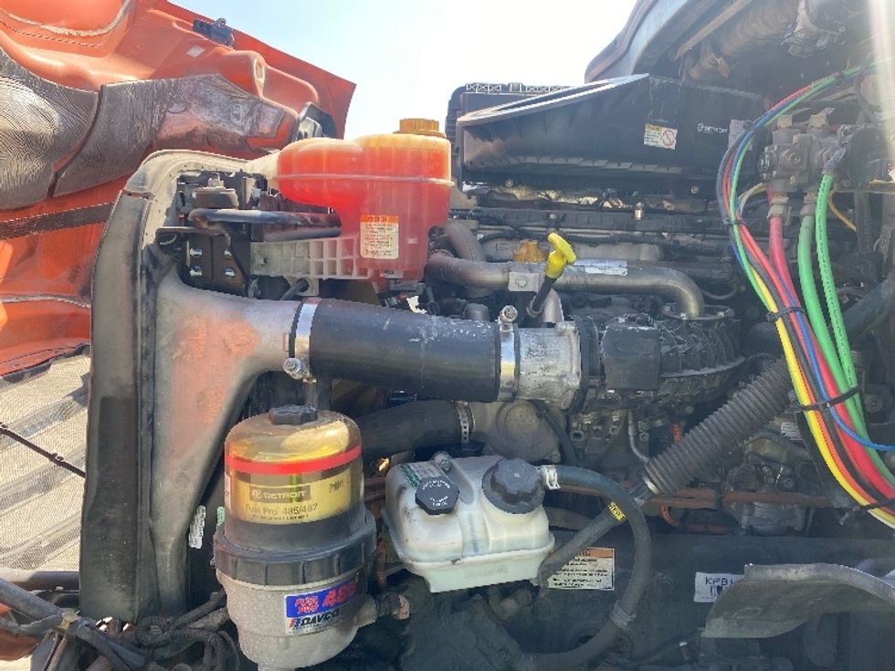 Day Cab Tractor-Heavy Duty Tractors-Freightliner-2019-T11664ST-San Antonio-TX-246,679\n\t\tmiles-$ 51,500 - Image 16