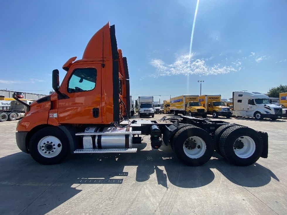 Day Cab Tractor-Heavy Duty Tractors-Freightliner-2019-T11664ST-San Antonio-TX-246,679\n\t\tmiles-$ 51,500 - Image 4