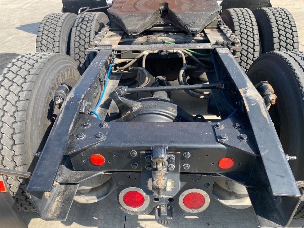 Day Cab Tractor-Heavy Duty Tractors-Freightliner-2019-T11664ST-San Antonio-TX-246,679\n\t\tmiles-$ 51,500 - Image 6