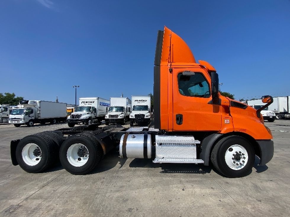 Day Cab Tractor-Heavy Duty Tractors-Freightliner-2019-T11664ST-San Antonio-TX-246,679\n\t\tmiles-$ 51,500 - Image 8