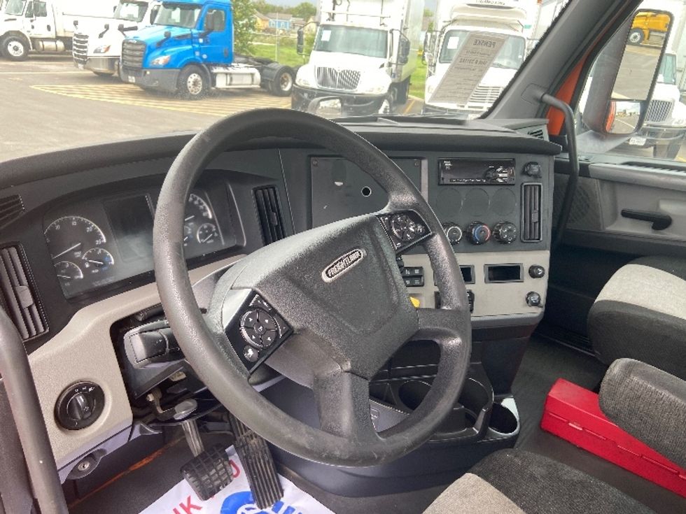 Day Cab Tractor-Heavy Duty Tractors-Freightliner-2019-T11664ST-San Antonio-TX-278,574\n\t\tmiles-$ 49,750 - Image 10