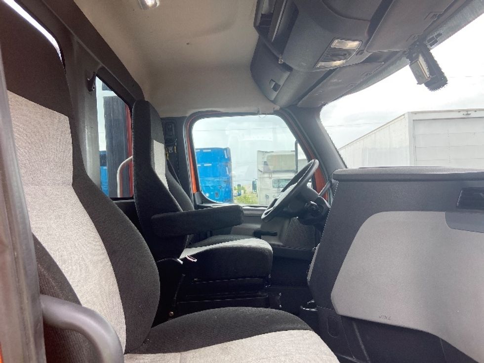 Day Cab Tractor-Heavy Duty Tractors-Freightliner-2019-T11664ST-San Antonio-TX-278,574\n\t\tmiles-$ 49,750 - Image 14