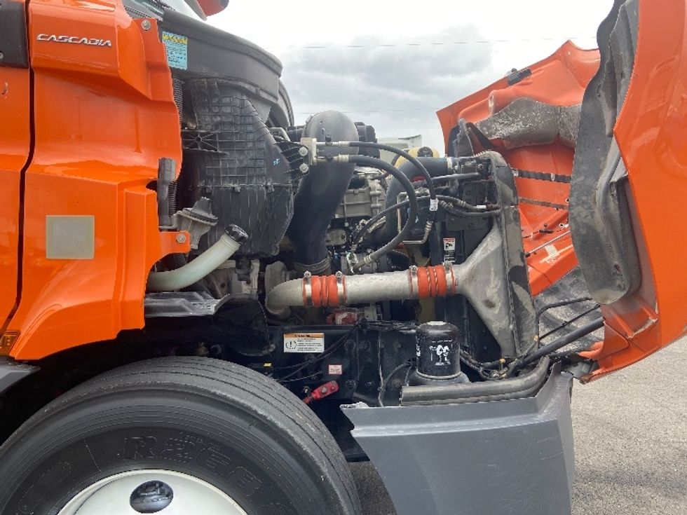 Day Cab Tractor-Heavy Duty Tractors-Freightliner-2019-T11664ST-San Antonio-TX-278,574\n\t\tmiles-$ 49,750 - Image 15