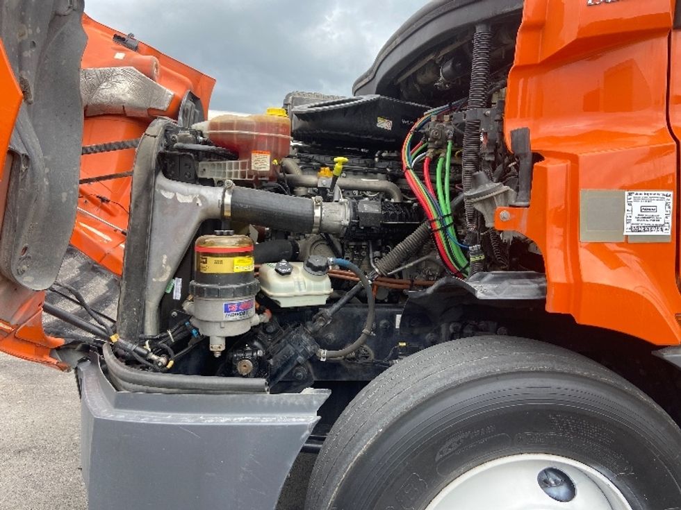 Day Cab Tractor-Heavy Duty Tractors-Freightliner-2019-T11664ST-San Antonio-TX-278,574\n\t\tmiles-$ 49,750 - Image 16