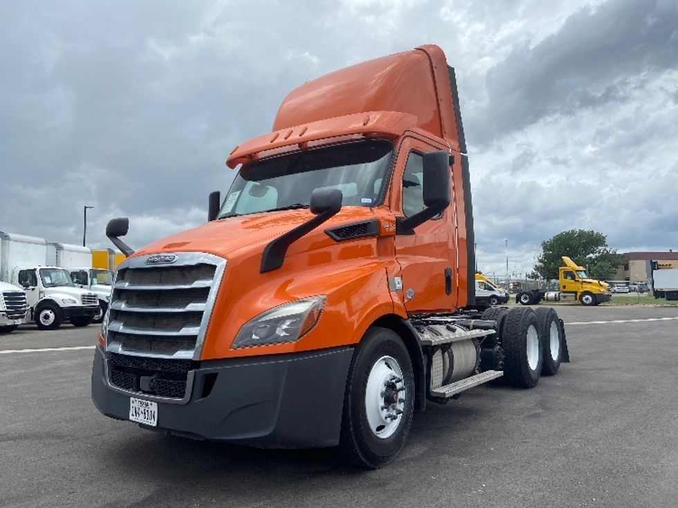 Day Cab Tractor-Heavy Duty Tractors-Freightliner-2019-T11664ST-San Antonio-TX-278,574\n\t\tmiles-$ 49,750 - Image 3