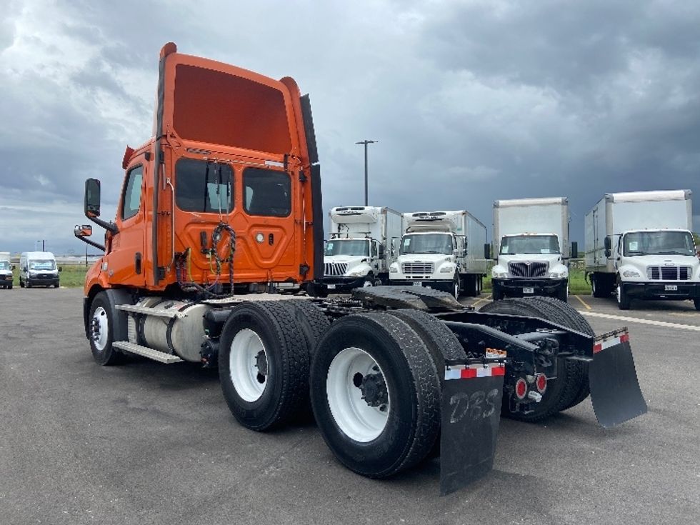 Day Cab Tractor-Heavy Duty Tractors-Freightliner-2019-T11664ST-San Antonio-TX-278,574\n\t\tmiles-$ 49,750 - Image 5