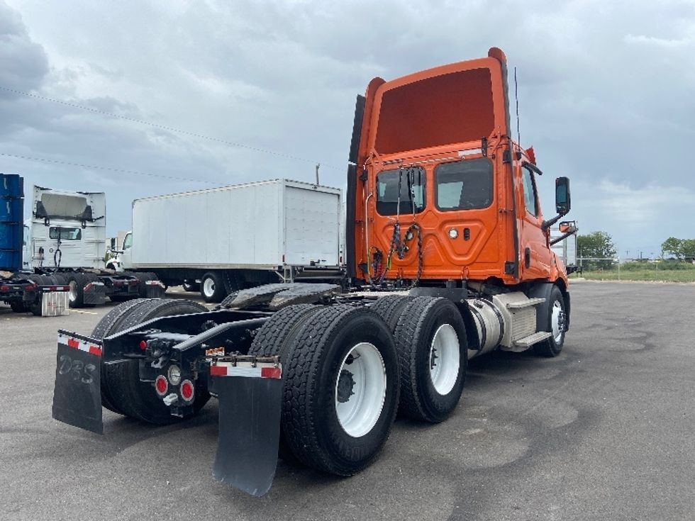 Day Cab Tractor-Heavy Duty Tractors-Freightliner-2019-T11664ST-San Antonio-TX-278,574\n\t\tmiles-$ 49,750 - Image 7