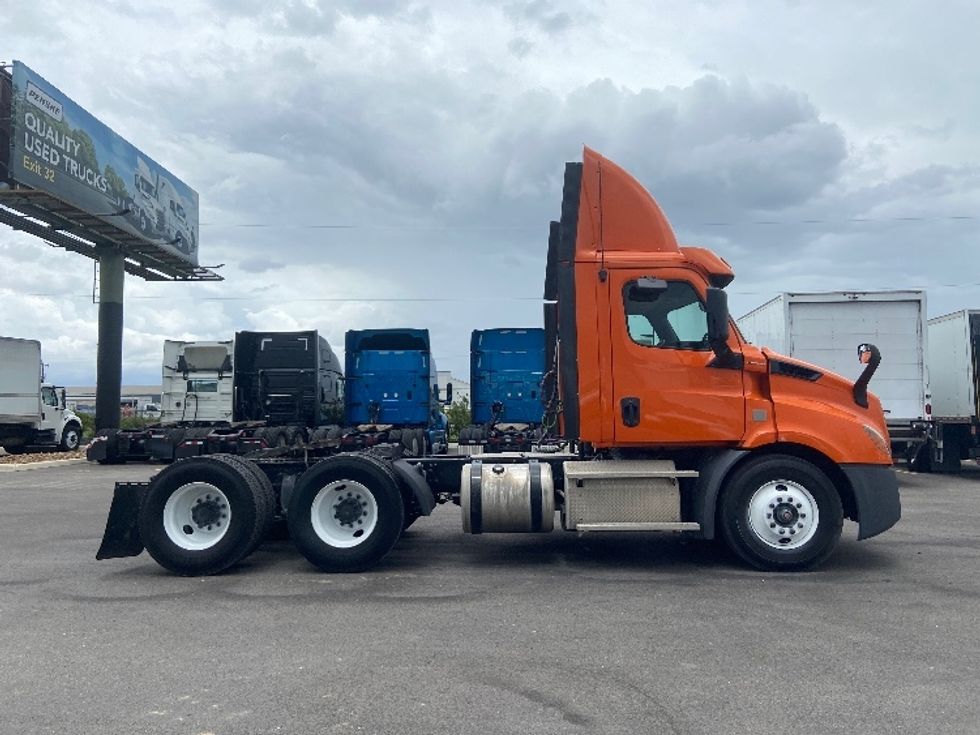 Day Cab Tractor-Heavy Duty Tractors-Freightliner-2019-T11664ST-San Antonio-TX-278,574\n\t\tmiles-$ 49,750 - Image 8