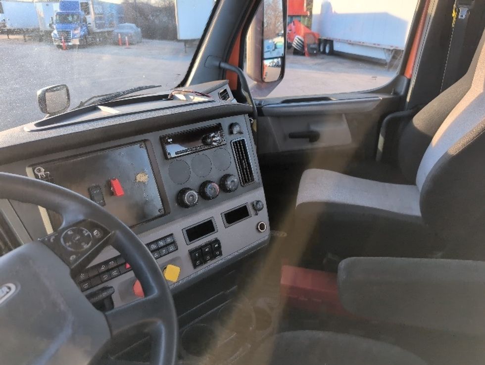 Day Cab Tractor-Heavy Duty Tractors-Freightliner-2019-T11664ST-San Antonio-TX-284,374\n\t\tmiles-$ 45,250 - Image 10