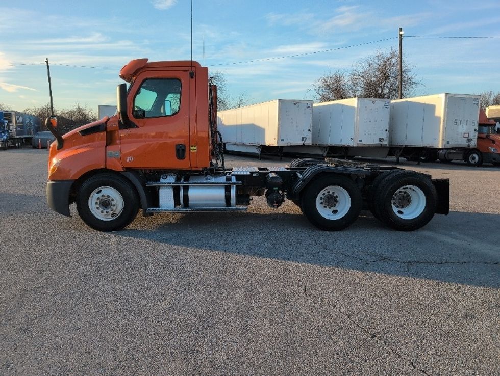 Day Cab Tractor-Heavy Duty Tractors-Freightliner-2019-T11664ST-San Antonio-TX-284,374\n\t\tmiles-$ 45,250 - Image 4