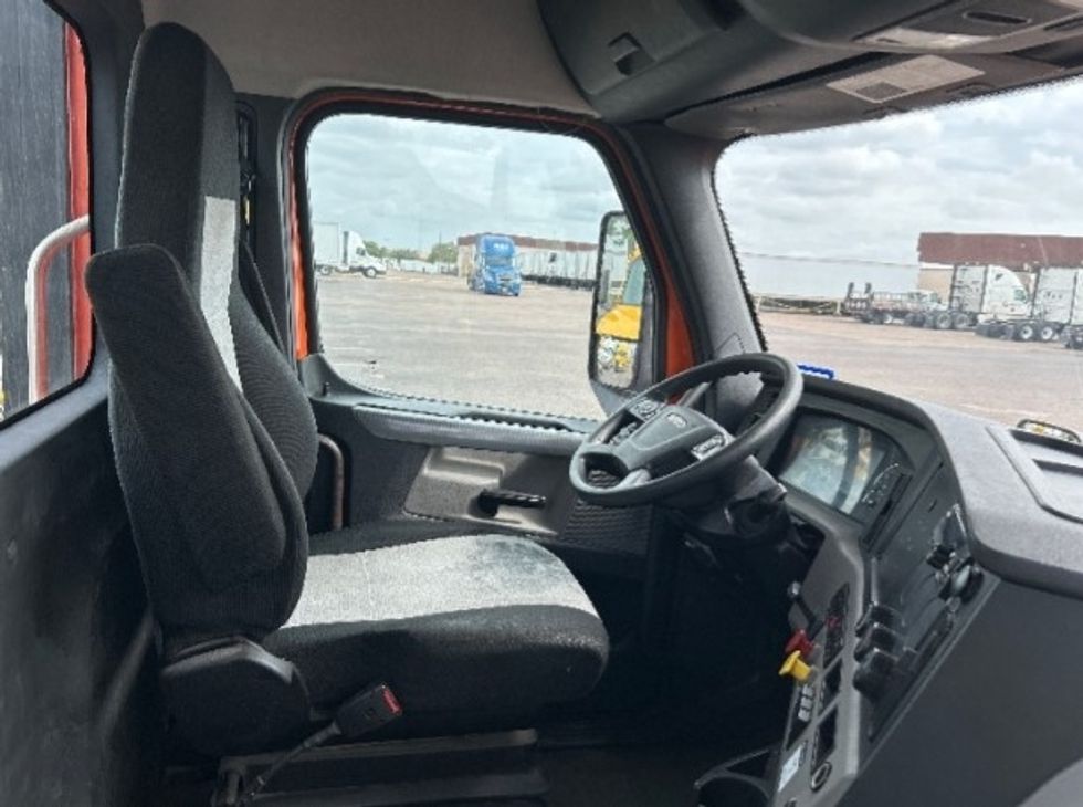 Day Cab Tractor-Heavy Duty Tractors-Freightliner-2019-T11664ST-San Antonio-TX-292,483\n\t\tmiles-$ 48,250 - Image 14