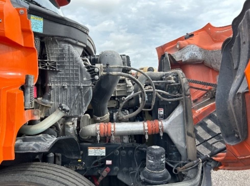 Day Cab Tractor-Heavy Duty Tractors-Freightliner-2019-T11664ST-San Antonio-TX-292,483\n\t\tmiles-$ 48,250 - Image 15