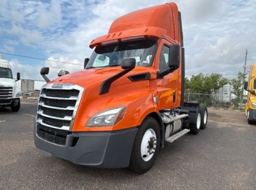 Day Cab Tractor-Heavy Duty Tractors-Freightliner-2019-T11664ST-San Antonio-TX-292,483\n\t\tmiles-$ 48,250 - Image 3