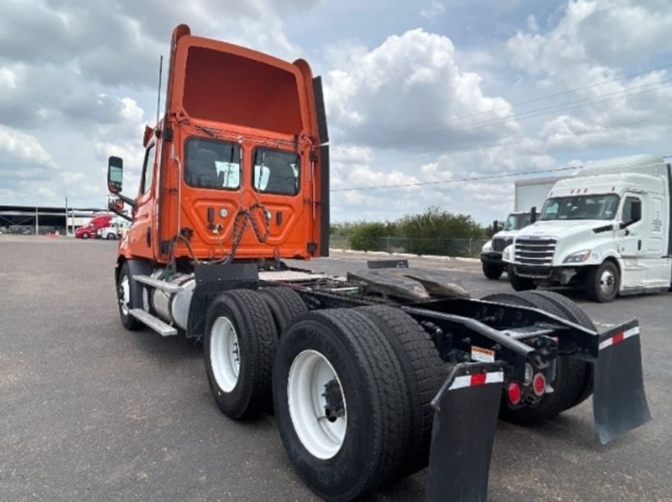 Day Cab Tractor-Heavy Duty Tractors-Freightliner-2019-T11664ST-San Antonio-TX-292,483\n\t\tmiles-$ 48,250 - Image 5
