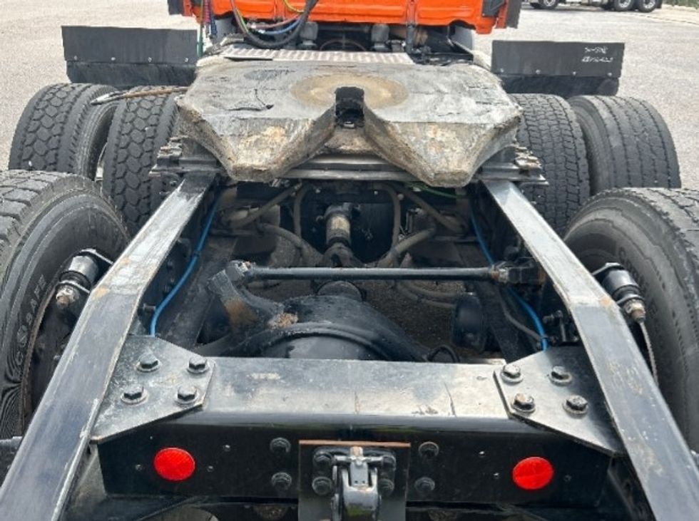 Day Cab Tractor-Heavy Duty Tractors-Freightliner-2019-T11664ST-San Antonio-TX-292,483\n\t\tmiles-$ 48,250 - Image 6