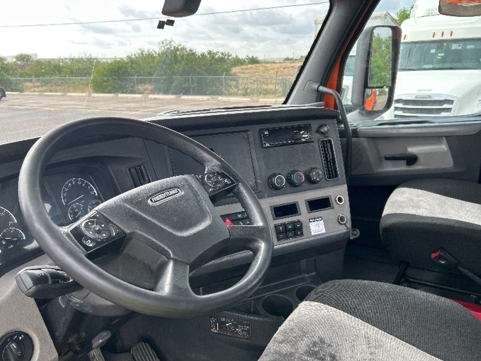 Day Cab Tractor-Heavy Duty Tractors-Freightliner-2019-T11664ST-San Antonio-TX-302,261\n\t\tmiles-$ 47,750 - Image 10