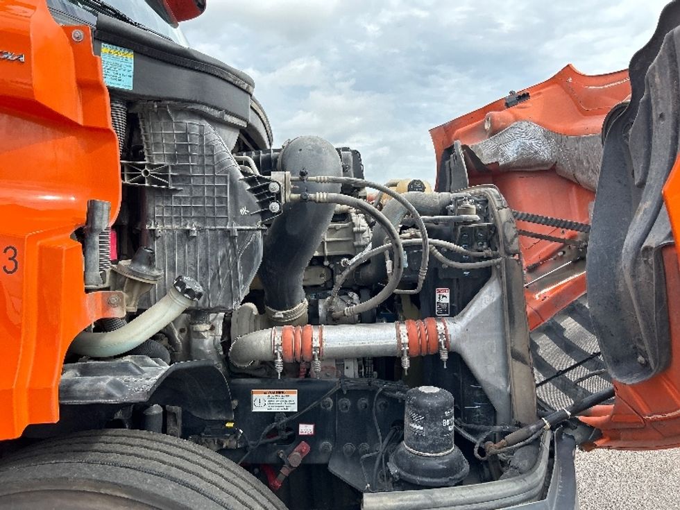 Day Cab Tractor-Heavy Duty Tractors-Freightliner-2019-T11664ST-San Antonio-TX-302,261\n\t\tmiles-$ 47,750 - Image 15