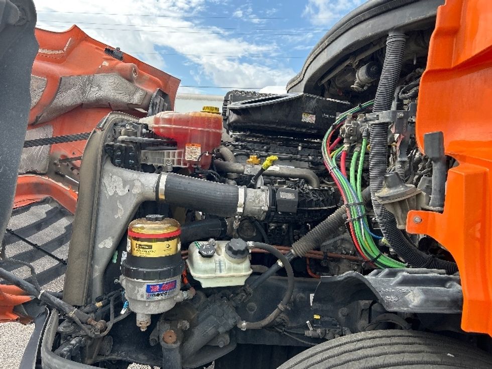 Day Cab Tractor-Heavy Duty Tractors-Freightliner-2019-T11664ST-San Antonio-TX-302,261\n\t\tmiles-$ 47,750 - Image 16