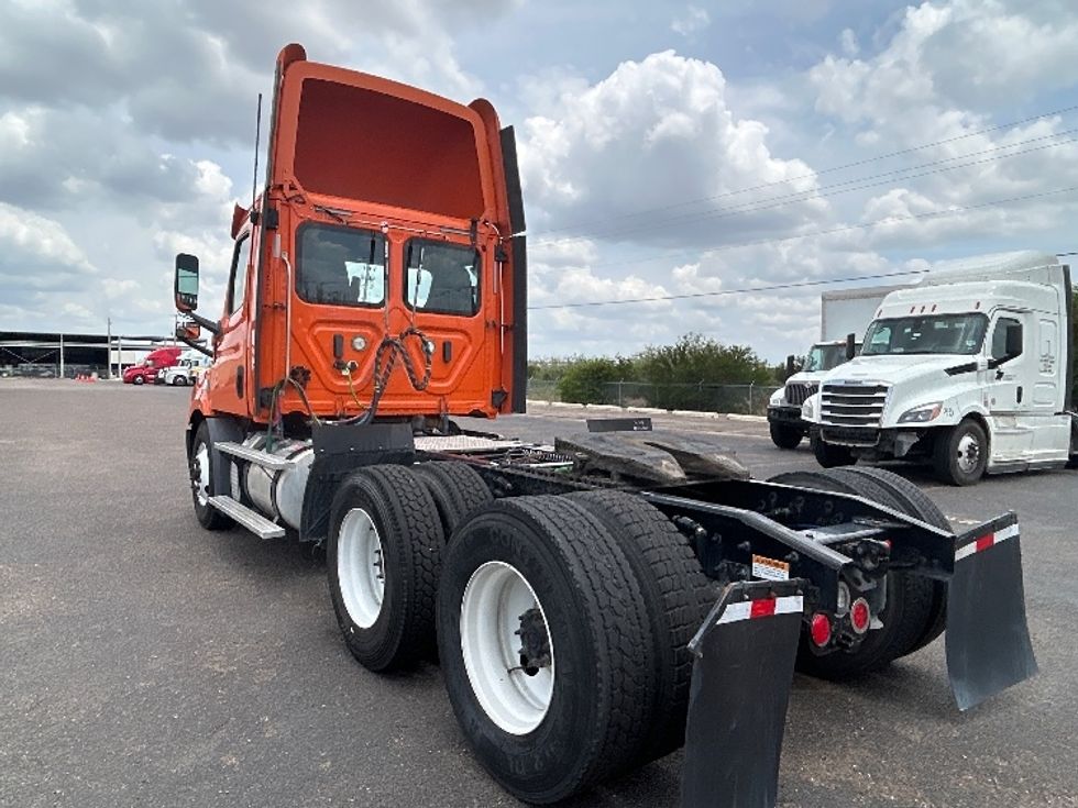 Day Cab Tractor-Heavy Duty Tractors-Freightliner-2019-T11664ST-San Antonio-TX-302,261\n\t\tmiles-$ 47,750 - Image 5