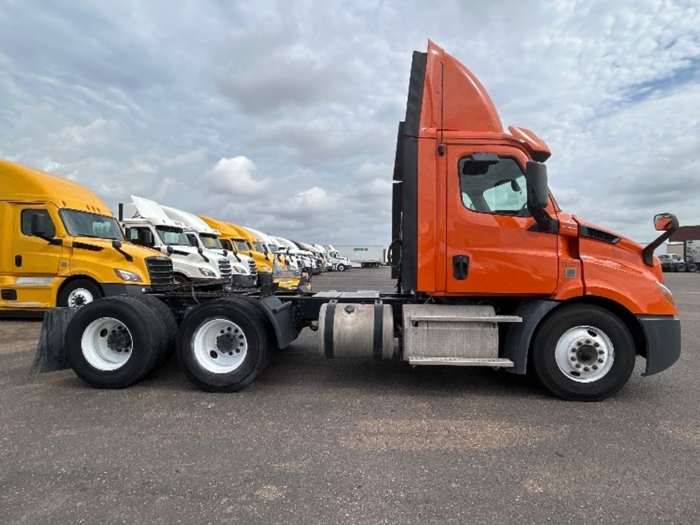 Day Cab Tractor-Heavy Duty Tractors-Freightliner-2019-T11664ST-San Antonio-TX-302,261\n\t\tmiles-$ 47,750 - Image 8