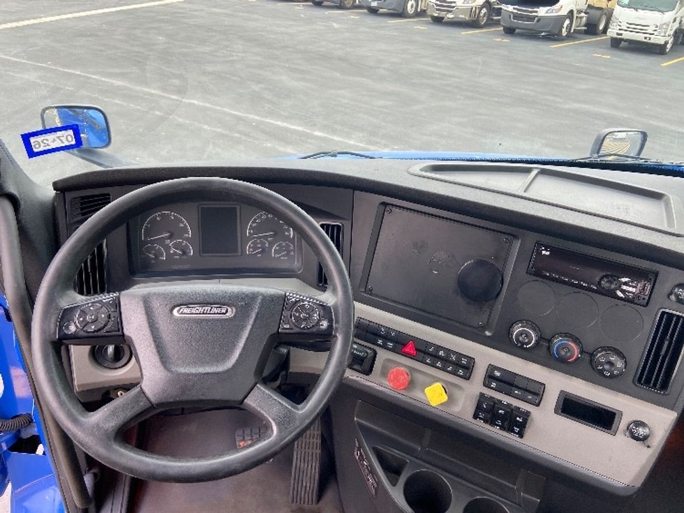 Day Cab Tractor-Heavy Duty Tractors-Freightliner-2019-T11664ST-San Antonio-TX-303,167\n\t\tmiles-$ 49,250 - Image 11
