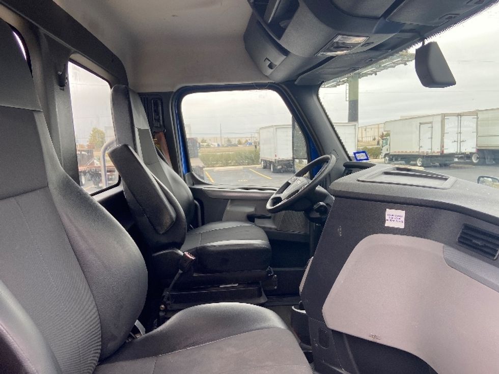 Day Cab Tractor-Heavy Duty Tractors-Freightliner-2019-T11664ST-San Antonio-TX-303,167\n\t\tmiles-$ 49,250 - Image 14