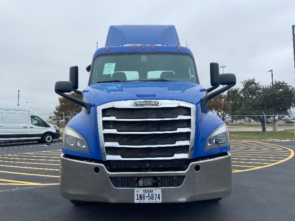 Day Cab Tractor-Heavy Duty Tractors-Freightliner-2019-T11664ST-San Antonio-TX-303,167\n\t\tmiles-$ 49,250 - Image 2