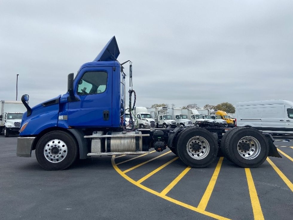 Day Cab Tractor-Heavy Duty Tractors-Freightliner-2019-T11664ST-San Antonio-TX-303,167\n\t\tmiles-$ 49,250 - Image 4