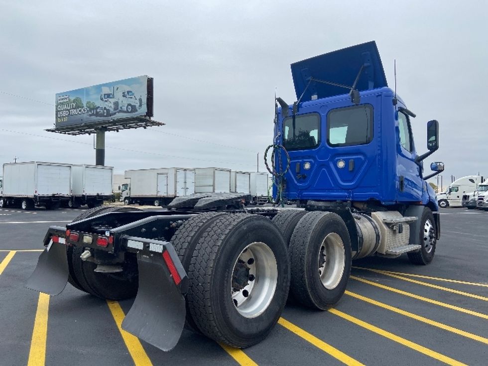 Day Cab Tractor-Heavy Duty Tractors-Freightliner-2019-T11664ST-San Antonio-TX-303,167\n\t\tmiles-$ 49,250 - Image 7