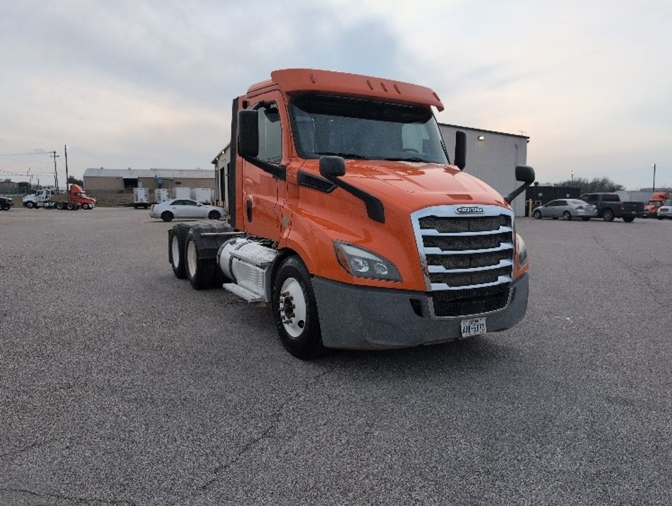 Day Cab Tractor-Heavy Duty Tractors-Freightliner-2019-T11664ST-San Antonio-TX-322,664\n\t\tmiles-$ 42,500 - Image 1