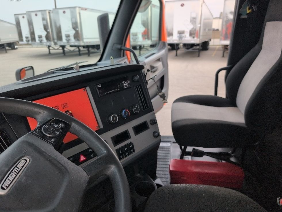 Day Cab Tractor-Heavy Duty Tractors-Freightliner-2019-T11664ST-San Antonio-TX-322,664\n\t\tmiles-$ 42,500 - Image 10
