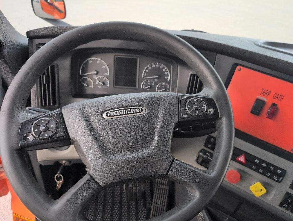 Day Cab Tractor-Heavy Duty Tractors-Freightliner-2019-T11664ST-San Antonio-TX-322,664\n\t\tmiles-$ 42,500 - Image 11