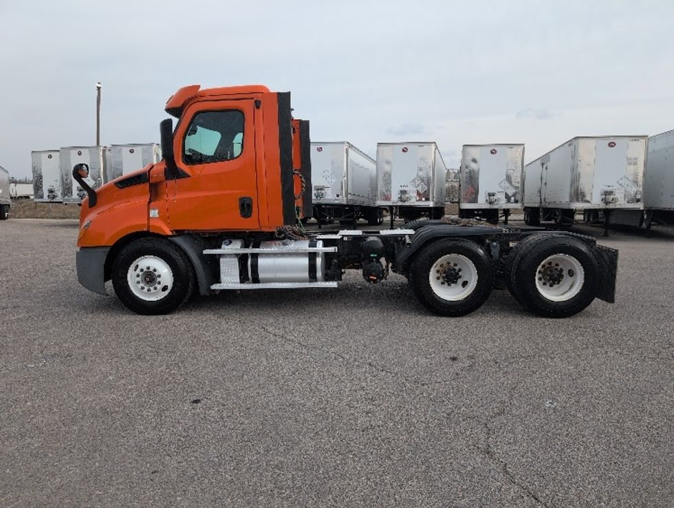 Day Cab Tractor-Heavy Duty Tractors-Freightliner-2019-T11664ST-San Antonio-TX-322,664\n\t\tmiles-$ 42,500 - Image 4
