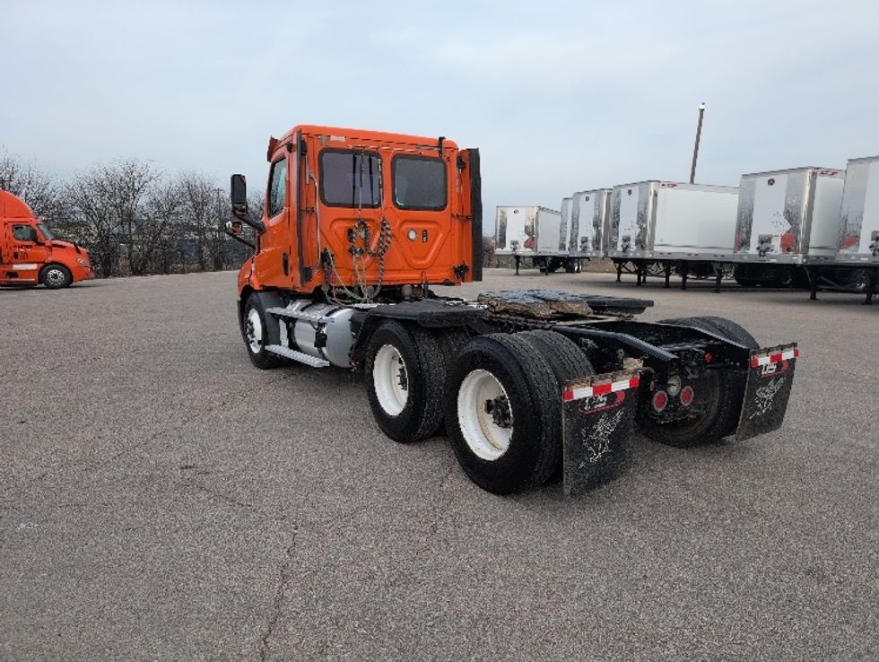 Day Cab Tractor-Heavy Duty Tractors-Freightliner-2019-T11664ST-San Antonio-TX-322,664\n\t\tmiles-$ 42,500 - Image 5