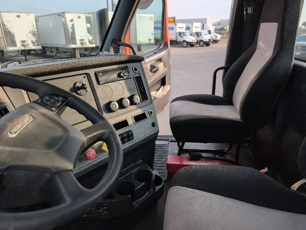 Day Cab Tractor-Heavy Duty Tractors-Freightliner-2019-T11664ST-San Antonio-TX-344,209\n\t\tmiles-$ 41,500 - Image 10