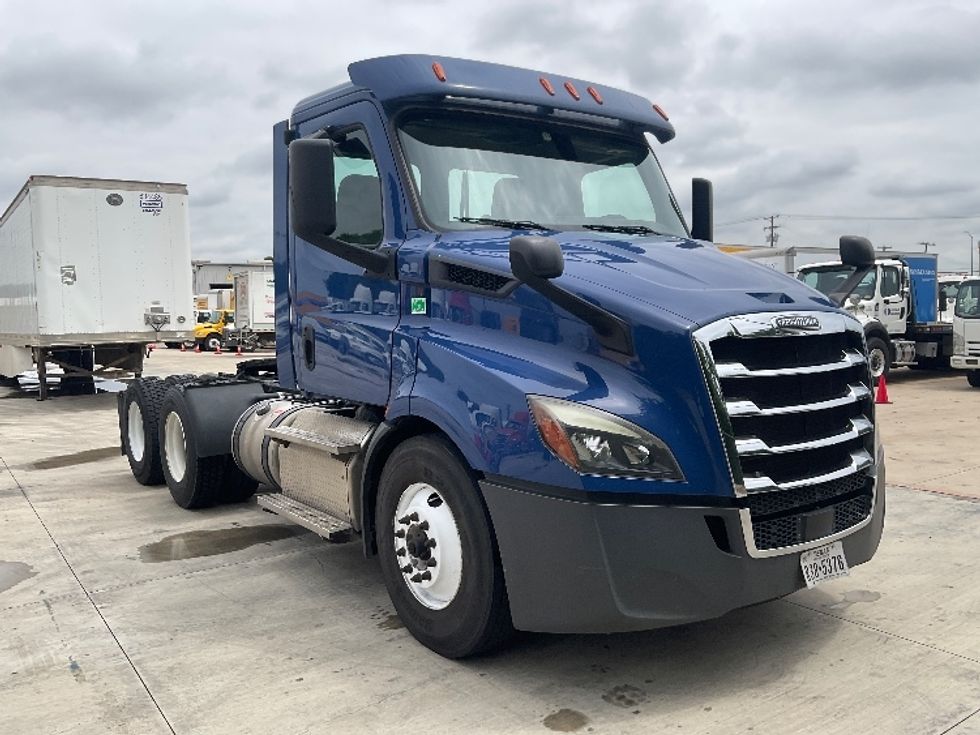 Day Cab Tractor-Heavy Duty Tractors-Freightliner-2019-T11664ST-San Antonio-TX-344,755\n\t\tmiles-$ 43,250 - Image 1