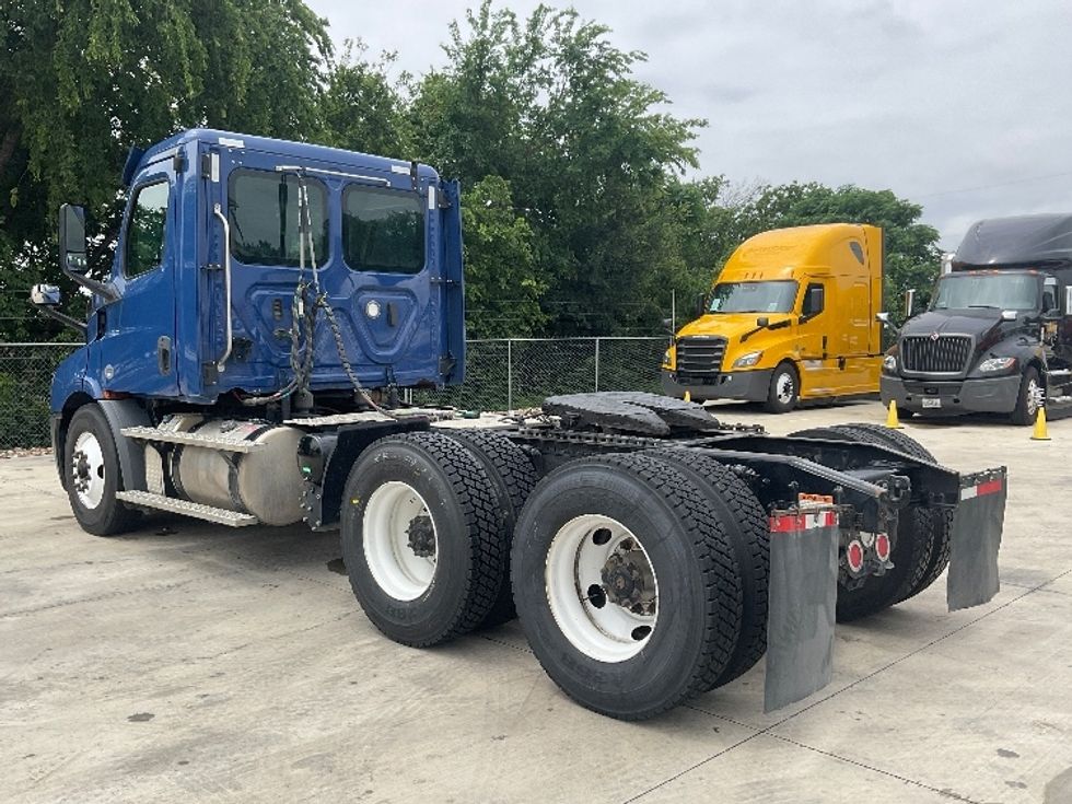 Day Cab Tractor-Heavy Duty Tractors-Freightliner-2019-T11664ST-San Antonio-TX-344,755\n\t\tmiles-$ 43,250 - Image 5
