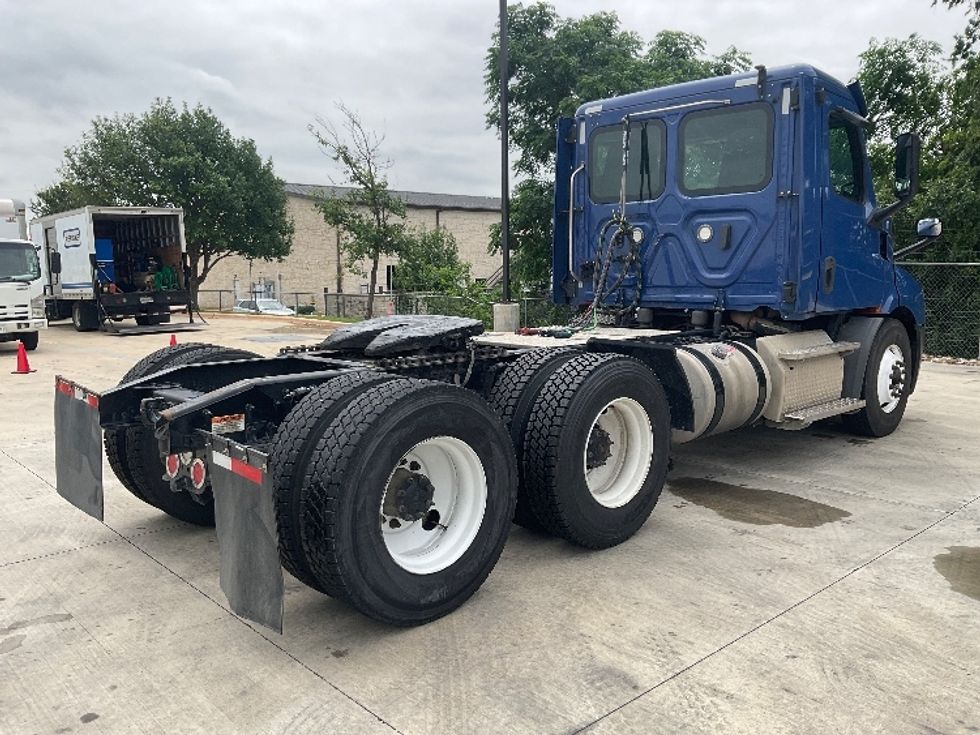 Day Cab Tractor-Heavy Duty Tractors-Freightliner-2019-T11664ST-San Antonio-TX-344,755\n\t\tmiles-$ 43,250 - Image 7
